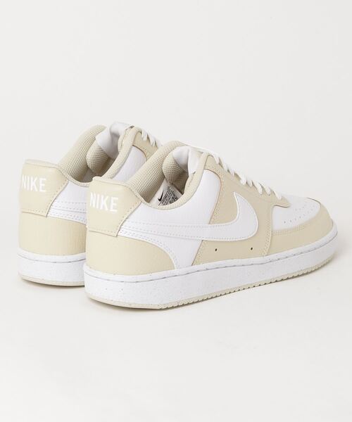 NIKE(ナイキ)の「ナイキ NIKE ナイキ コート ビジョン LO(スニーカー・メンズ・ベージュ・25.0cm/25.5cm/26.0cm/26.5cm/27.0cm/27.5cm/28.0cm)」の2枚目の写真