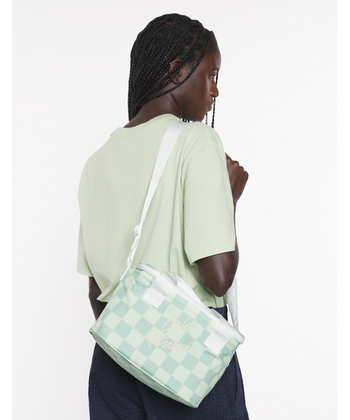 Maison Kitsune(メゾンキツネ)の「CAFE KITSUNE CHECKERBOARD COOLER BAG(ハンドバッグ・メンズ・グリーン・U)」の5枚目の写真