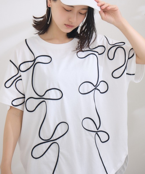 KATHARINE ROSS（キャサリンロス）の「【KATHARINE ROSS】【margaux vintage】cord embroidery Tee（Tシャツ/カットソー・レディース・ブラック/オフホワイト・MEDIUM）」の2枚目の写真