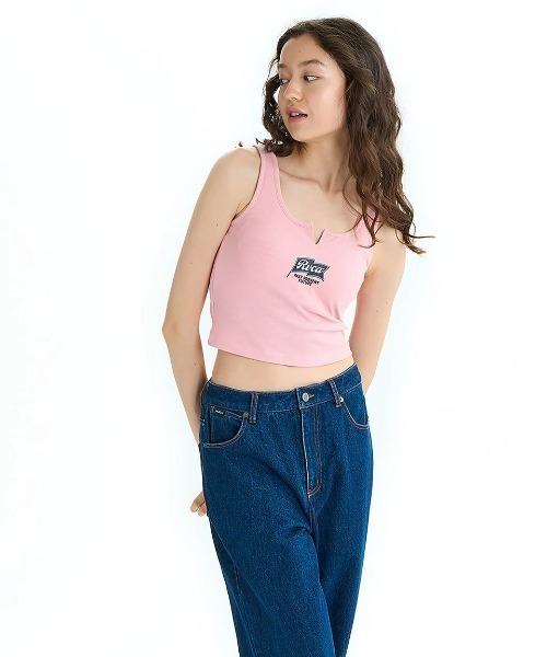RVCA（ルーカ）の「RVCA レディース ONSHORE RIBBED TT タンクトップ 【2025年夏モデル】/ルーカカップ付きクロップド丈リブタンクトップ（タンクトップ・レディース・ブラック/ピンク系その他/ホワイト・SMALL/MEDIUM）」の3枚目の写真