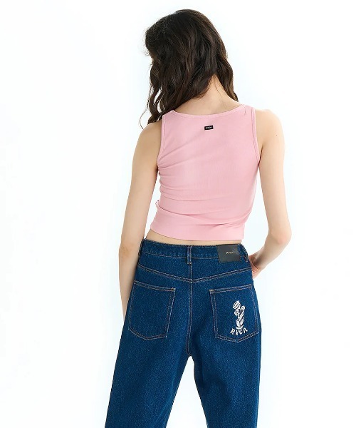 RVCA（ルーカ）の「RVCA レディース ONSHORE RIBBED TT タンクトップ 【2025年夏モデル】/ルーカカップ付きクロップド丈リブタンクトップ（タンクトップ・レディース・ブラック/ピンク系その他/ホワイト・SMALL/MEDIUM）」の17枚目の写真