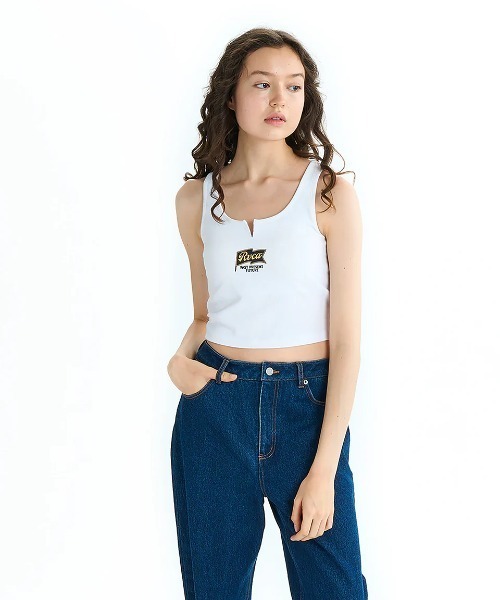 RVCA（ルーカ）の「RVCA レディース ONSHORE RIBBED TT タンクトップ 【2025年夏モデル】/ルーカカップ付きクロップド丈リブタンクトップ（タンクトップ・レディース・ブラック/ピンク系その他/ホワイト・SMALL/MEDIUM）」の4枚目の写真