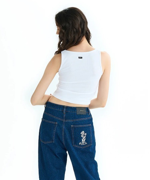 RVCA（ルーカ）の「RVCA レディース ONSHORE RIBBED TT タンクトップ 【2025年夏モデル】/ルーカカップ付きクロップド丈リブタンクトップ（タンクトップ・レディース・ブラック/ピンク系その他/ホワイト・SMALL/MEDIUM）」の5枚目の写真