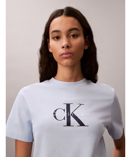 Calvin Klein(カルバン・クライン)の「モノグラムクルーネックショートスリーブTシャツ(Tシャツ/カットソー・レディース・レッド/ピンク/ブラック/ライトブルー/モーブ系3/ライトカーキ・XS/XXS/S)」の16枚目の写真