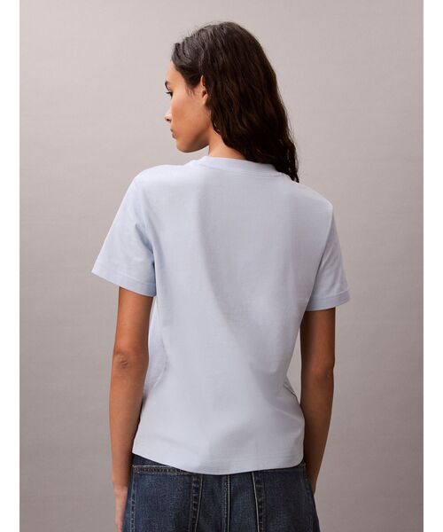 Calvin Klein(カルバン・クライン)の「モノグラムクルーネックショートスリーブTシャツ(Tシャツ/カットソー・レディース・レッド/ピンク/ブラック/ライトブルー/モーブ系3/ライトカーキ・XS/XXS/S)」の17枚目の写真