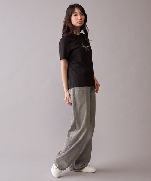 Calvin Klein(カルバン・クライン)の「モノグラムクルーネックショートスリーブTシャツ(Tシャツ/カットソー・レディース・レッド/ピンク/ブラック/ライトブルー/モーブ系3/ライトカーキ・XS/XXS/S)」の9枚目の写真