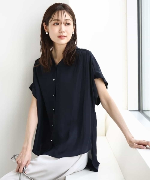 MK MICHEL KLEIN（エムケーミッシェルクラン）の「メタル釦デザイン サテン地ブラウス/接触冷感/洗える（シャツ/ブラウス・レディース・ライトブルー/ダークカーキ/ダークネイビー・38）」の3枚目の写真