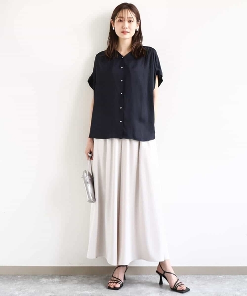 MK MICHEL KLEIN（エムケーミッシェルクラン）の「メタル釦デザイン サテン地ブラウス/接触冷感/洗える（シャツ/ブラウス・レディース・ライトブルー/ダークカーキ/ダークネイビー・38）」の5枚目の写真