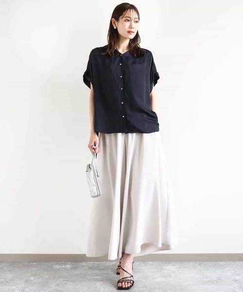 MK MICHEL KLEIN（エムケーミッシェルクラン）の「メタル釦デザイン サテン地ブラウス/接触冷感/洗える（シャツ/ブラウス・レディース・ライトブルー/ダークカーキ/ダークネイビー・38）」の6枚目の写真