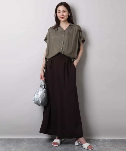 MK MICHEL KLEIN（エムケーミッシェルクラン）の「メタル釦デザイン サテン地ブラウス/接触冷感/洗える（シャツ/ブラウス・レディース・ライトブルー/ダークカーキ/ダークネイビー・38）」の9枚目の写真