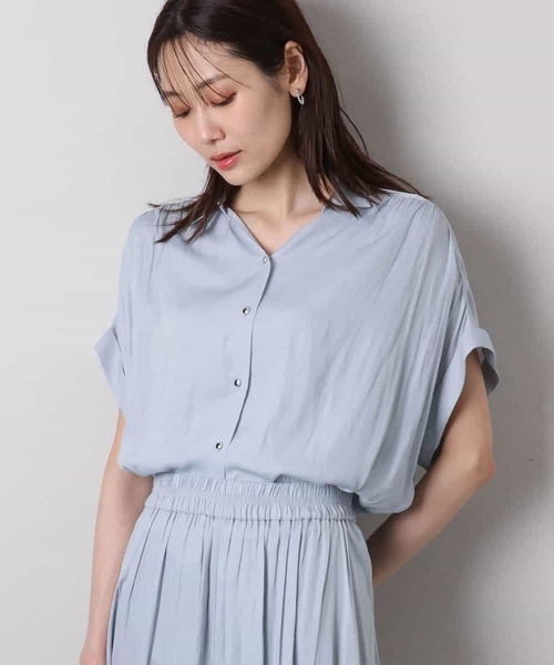 MK MICHEL KLEIN（エムケーミッシェルクラン）の「メタル釦デザイン サテン地ブラウス/接触冷感/洗える（シャツ/ブラウス・レディース・ライトブルー/ダークカーキ/ダークネイビー・38）」の12枚目の写真