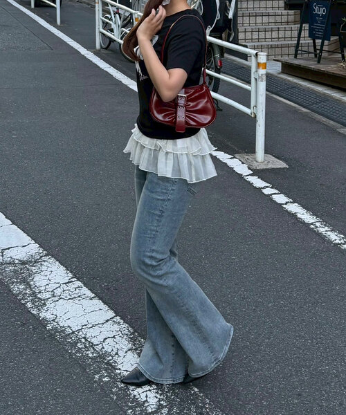 continuer de NICE CLAUP（コンティニューデナイスクラップ）の「【@reve.perle_企画】後ろレースアップフレアパンツ（デニムパンツ・レディース・ブルー/ブラック・SMALL/MEDIUM）」の3枚目の写真