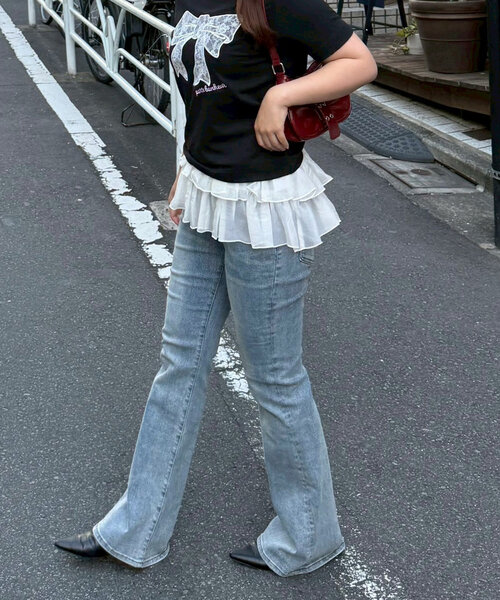 continuer de NICE CLAUP（コンティニューデナイスクラップ）の「【@reve.perle_企画】後ろレースアップフレアパンツ（デニムパンツ・レディース・ブルー/ブラック・SMALL/MEDIUM）」の4枚目の写真