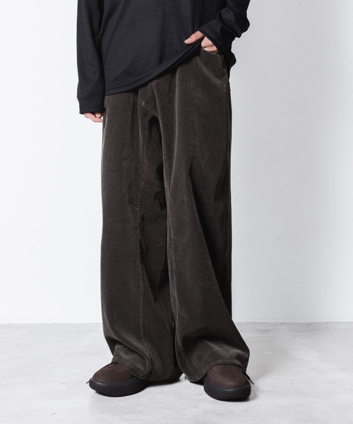 VEIN (ヴェイン)の「フィンクスコットン コーデュロイ リサイズ トラウザーズ / FINX CO CORDUROY RESIZE TROUSERS(その他パンツ・メンズ・ダークグレー・2/1/3)」の1枚目の写真