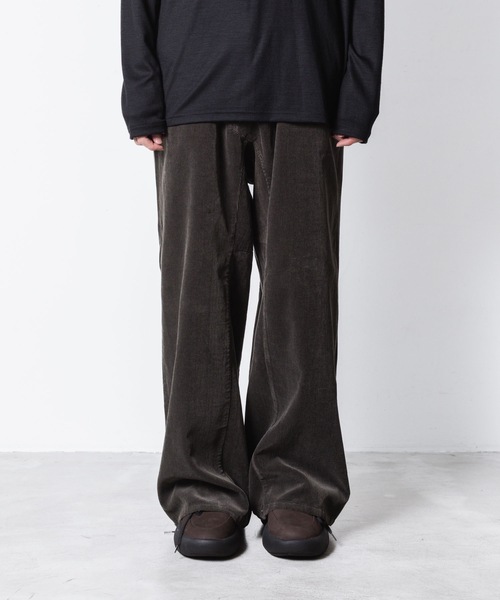 VEIN (ヴェイン)の「フィンクスコットン コーデュロイ リサイズ トラウザーズ / FINX CO CORDUROY RESIZE TROUSERS(その他パンツ・メンズ・ダークグレー・2/1/3)」の2枚目の写真