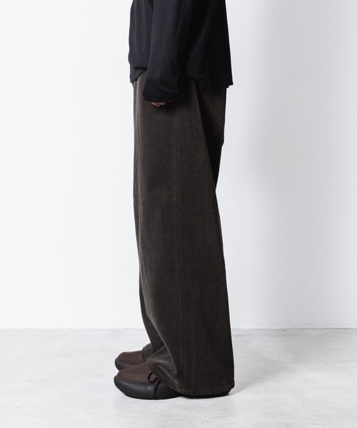 VEIN (ヴェイン)の「フィンクスコットン コーデュロイ リサイズ トラウザーズ / FINX CO CORDUROY RESIZE TROUSERS(その他パンツ・メンズ・ダークグレー・2/1/3)」の4枚目の写真
