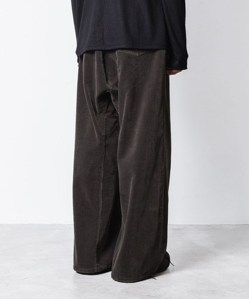 VEIN (ヴェイン)の「フィンクスコットン コーデュロイ リサイズ トラウザーズ / FINX CO CORDUROY RESIZE TROUSERS(その他パンツ・メンズ・ダークグレー・2/1/3)」の6枚目の写真