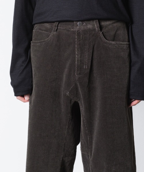 VEIN (ヴェイン)の「フィンクスコットン コーデュロイ リサイズ トラウザーズ / FINX CO CORDUROY RESIZE TROUSERS(その他パンツ・メンズ・ダークグレー・2/1/3)」の7枚目の写真