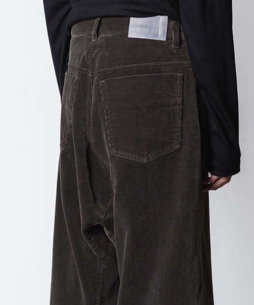 VEIN (ヴェイン)の「フィンクスコットン コーデュロイ リサイズ トラウザーズ / FINX CO CORDUROY RESIZE TROUSERS(その他パンツ・メンズ・ダークグレー・2/1/3)」の14枚目の写真