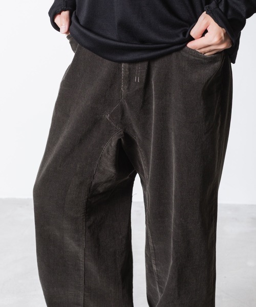 VEIN (ヴェイン)の「フィンクスコットン コーデュロイ リサイズ トラウザーズ / FINX CO CORDUROY RESIZE TROUSERS(その他パンツ・メンズ・ダークグレー・2/1/3)」の9枚目の写真