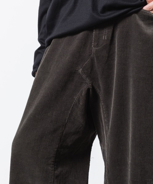 VEIN (ヴェイン)の「フィンクスコットン コーデュロイ リサイズ トラウザーズ / FINX CO CORDUROY RESIZE TROUSERS(その他パンツ・メンズ・ダークグレー・2/1/3)」の10枚目の写真