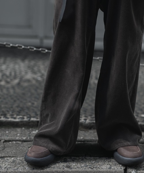VEIN (ヴェイン)の「フィンクスコットン コーデュロイ リサイズ トラウザーズ / FINX CO CORDUROY RESIZE TROUSERS(その他パンツ・メンズ・ダークグレー・2/1/3)」の21枚目の写真