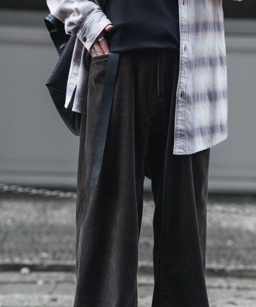VEIN (ヴェイン)の「フィンクスコットン コーデュロイ リサイズ トラウザーズ / FINX CO CORDUROY RESIZE TROUSERS(その他パンツ・メンズ・ダークグレー・2/1/3)」の22枚目の写真