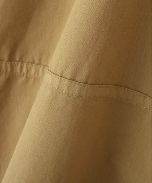 MHL.（エムエイチエル）の「GARMENT DYE COTTON POPLIN（シャツ/ブラウス・メンズ・ホワイト/ライトブラウン・LARGE/MEDIUM）」の5枚目の写真