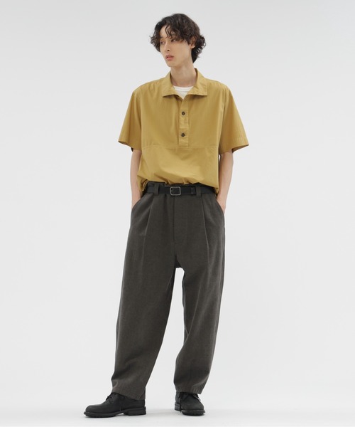MHL.（エムエイチエル）の「GARMENT DYE COTTON POPLIN（シャツ/ブラウス・メンズ・ホワイト/ライトブラウン・LARGE/MEDIUM）」の8枚目の写真