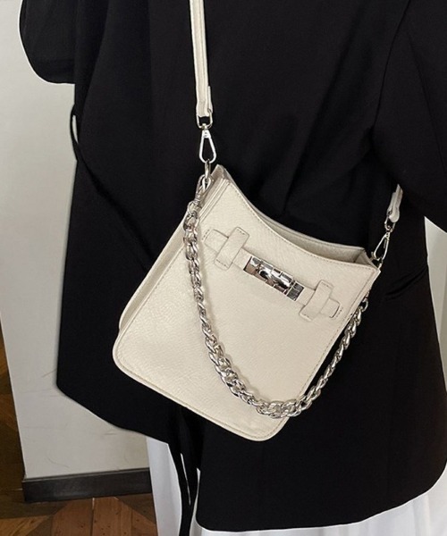 LETee（レティー）の「チェーンハンドル2WAYバッグ/ショルダーバッグ（ショルダーバッグ・レディース・キャメル/ブラック/アイボリー・FREE）」の5枚目の写真