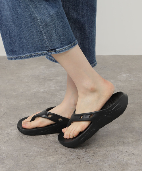 IENA(イエナ)の「Teva/テバ APRETRAIL FLIP サンダル 1166777(サンダル・レディース・ブラック/アイボリー・25cm/24cm/23cm/22cm)」の21枚目の写真