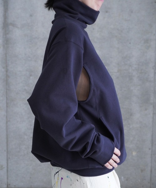 k3&co.（ケイスリーアンドコー）の「Back-tucked high-neck top（Tシャツ/カットソー・レディース・ブラック/ベージュ/ネイビー・ONE SIZE）」の15枚目の写真