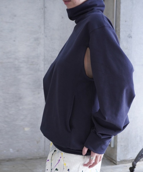 k3&co.（ケイスリーアンドコー）の「Back-tucked high-neck top（Tシャツ/カットソー・レディース・ブラック/ベージュ/ネイビー・ONE SIZE）」の17枚目の写真