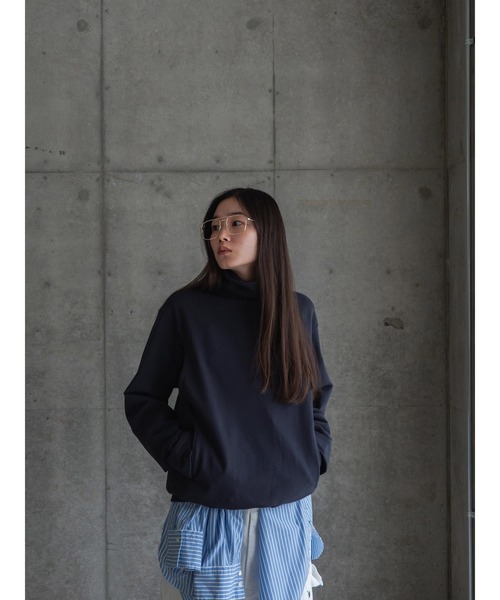 k3&co.（ケイスリーアンドコー）の「Back-tucked high-neck top（Tシャツ/カットソー・レディース・ブラック/ベージュ/ネイビー・ONE SIZE）」の9枚目の写真