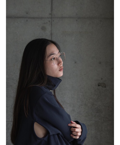k3&co.（ケイスリーアンドコー）の「Back-tucked high-neck top（Tシャツ/カットソー・レディース・ブラック/ベージュ/ネイビー・ONE SIZE）」の8枚目の写真