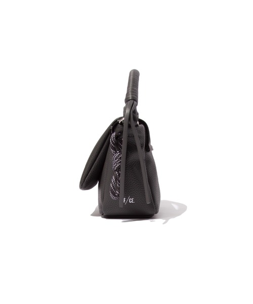 F/CE. (エフシーイー)の「F/CE. TECH LEATHER MINI POUCH / エフシーイー テックレザー ミニポーチ(ハンドバッグ・メンズ・ブラック/アイボリー/チャコール・FREE)」の9枚目の写真