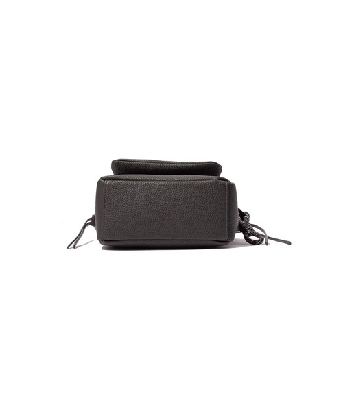 F/CE. (エフシーイー)の「F/CE. TECH LEATHER MINI POUCH / エフシーイー テックレザー ミニポーチ(ハンドバッグ・メンズ・ブラック/アイボリー/チャコール・FREE)」の10枚目の写真