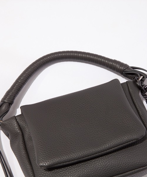 F/CE. (エフシーイー)の「F/CE. TECH LEATHER MINI POUCH / エフシーイー テックレザー ミニポーチ(ハンドバッグ・メンズ・ブラック/アイボリー/チャコール・FREE)」の11枚目の写真