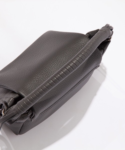 F/CE. (エフシーイー)の「F/CE. TECH LEATHER MINI POUCH / エフシーイー テックレザー ミニポーチ(ハンドバッグ・メンズ・ブラック/アイボリー/チャコール・FREE)」の15枚目の写真
