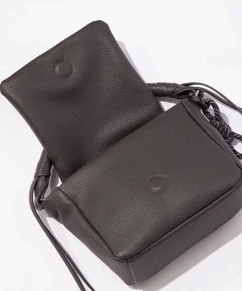 F/CE. (エフシーイー)の「F/CE. TECH LEATHER MINI POUCH / エフシーイー テックレザー ミニポーチ(ハンドバッグ・メンズ・ブラック/アイボリー/チャコール・FREE)」の16枚目の写真