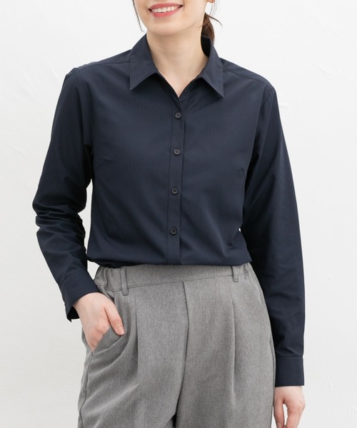 Honeys(ハニーズ)の「【らくらくアイロン】織柄スキッパーシャツ(ビジネスシャツ・レディース・ホワイト/ネイビー/グレイッシュブルー/ライトベージュ/サックスブルー・S/M/LL/L/3L)」の1枚目の写真
