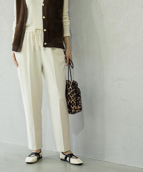 OPAQUE.CLIP(オペークドットクリップ)の「ウォームタッチ イージーテーパードパンツ【洗濯機洗OK/ストレッチ】(その他パンツ・レディース・チャコールグレー/ブラック/オフホワイト/キャメル・40/38/36/34/42)」の2枚目の写真