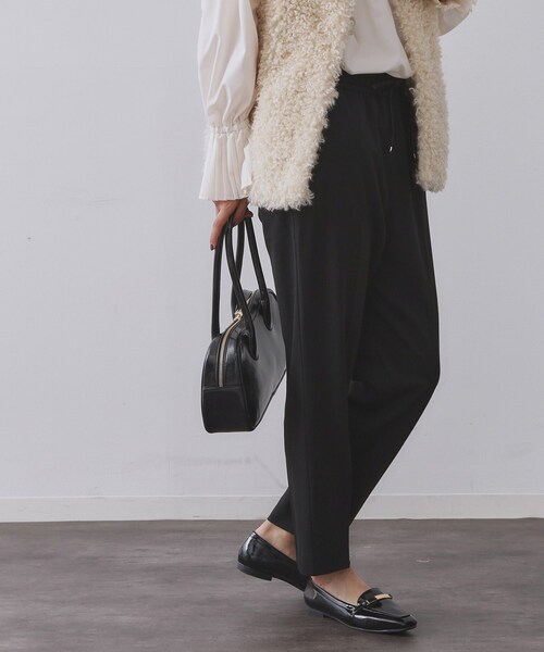 OPAQUE.CLIP(オペークドットクリップ)の「ウォームタッチ イージーテーパードパンツ【洗濯機洗OK/ストレッチ】(その他パンツ・レディース・チャコールグレー/ブラック/オフホワイト/キャメル・40/38/36/34/42)」の6枚目の写真