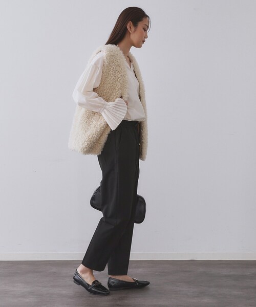 OPAQUE.CLIP(オペークドットクリップ)の「ウォームタッチ イージーテーパードパンツ【洗濯機洗OK/ストレッチ】(その他パンツ・レディース・チャコールグレー/ブラック/オフホワイト/キャメル・40/38/36/34/42)」の8枚目の写真