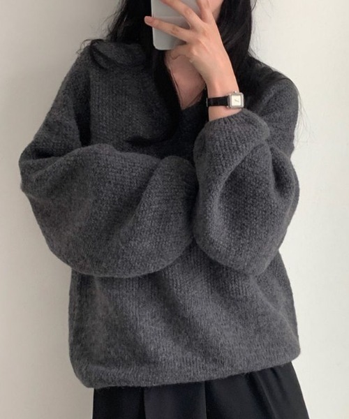 Aelina(エリナ)の「Vネックニットトップス(ニット/セーター・レディース・オフホワイト/ブラック/ダークグレー/モカ/ブルー・F)」の6枚目の写真