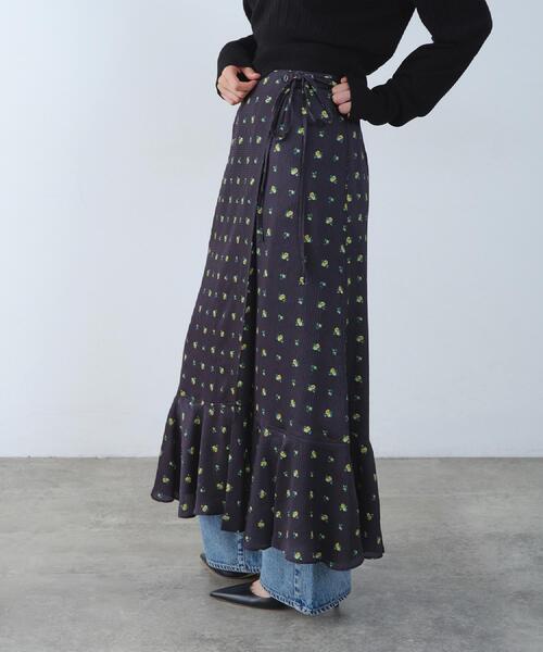 CODE A（コードエー）の「blooming flower wrap skirt（スカート・レディース・ワイン系1/ネイビー系・36/38）」の2枚目の写真