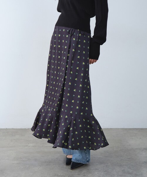 CODE A（コードエー）の「blooming flower wrap skirt（スカート・レディース・ワイン系1/ネイビー系・36/38）」の3枚目の写真