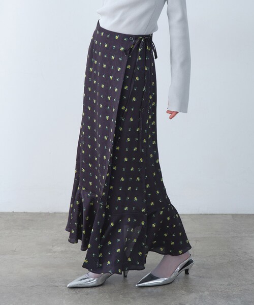 CODE A（コードエー）の「blooming flower wrap skirt（スカート・レディース・ワイン系1/ネイビー系・36/38）」の9枚目の写真
