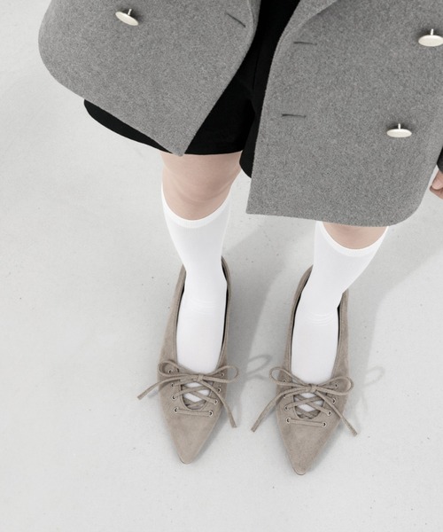 MAMIAN（マミアン）の「レースアップデザイン フラットシューズ（パンプス・レディース・グレイッシュベージュ/チャコール/レッド/ブラック・22.5cm/24.0cm/23.5cm/23.0cm/25.0cm/24.5cm）」の3枚目の写真