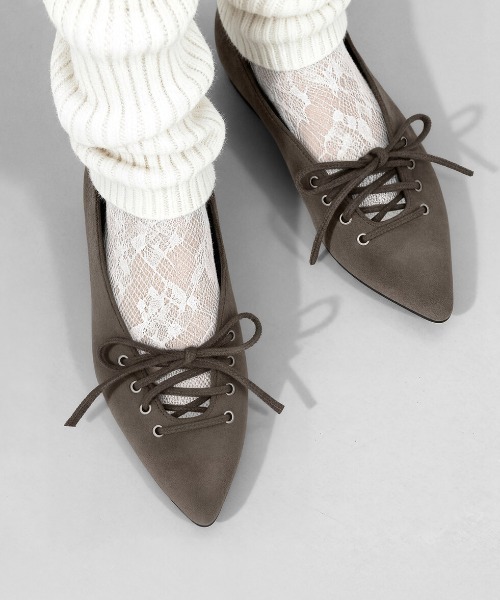 MAMIAN（マミアン）の「レースアップデザイン フラットシューズ（パンプス・レディース・グレイッシュベージュ/チャコール/レッド/ブラック・22.5cm/24.0cm/23.5cm/23.0cm/25.0cm/24.5cm）」の2枚目の写真